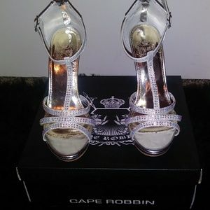 💕 Beautiful silver formal dress sandals